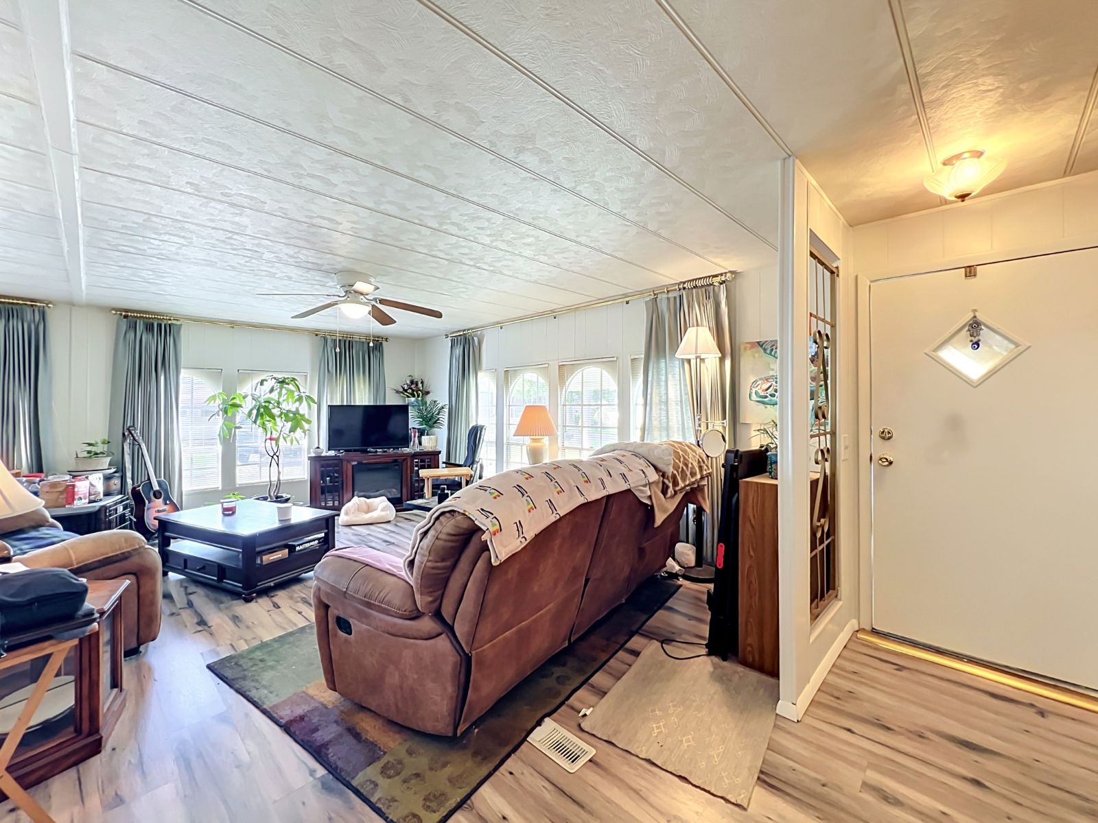 742 Dogwood Drive, Casselberry, Florida 32707, 3 Bedrooms Bedrooms, ,2 BathroomsBathrooms,55-Plus Mobile Home,For Sale,Dogwood Drive,4910