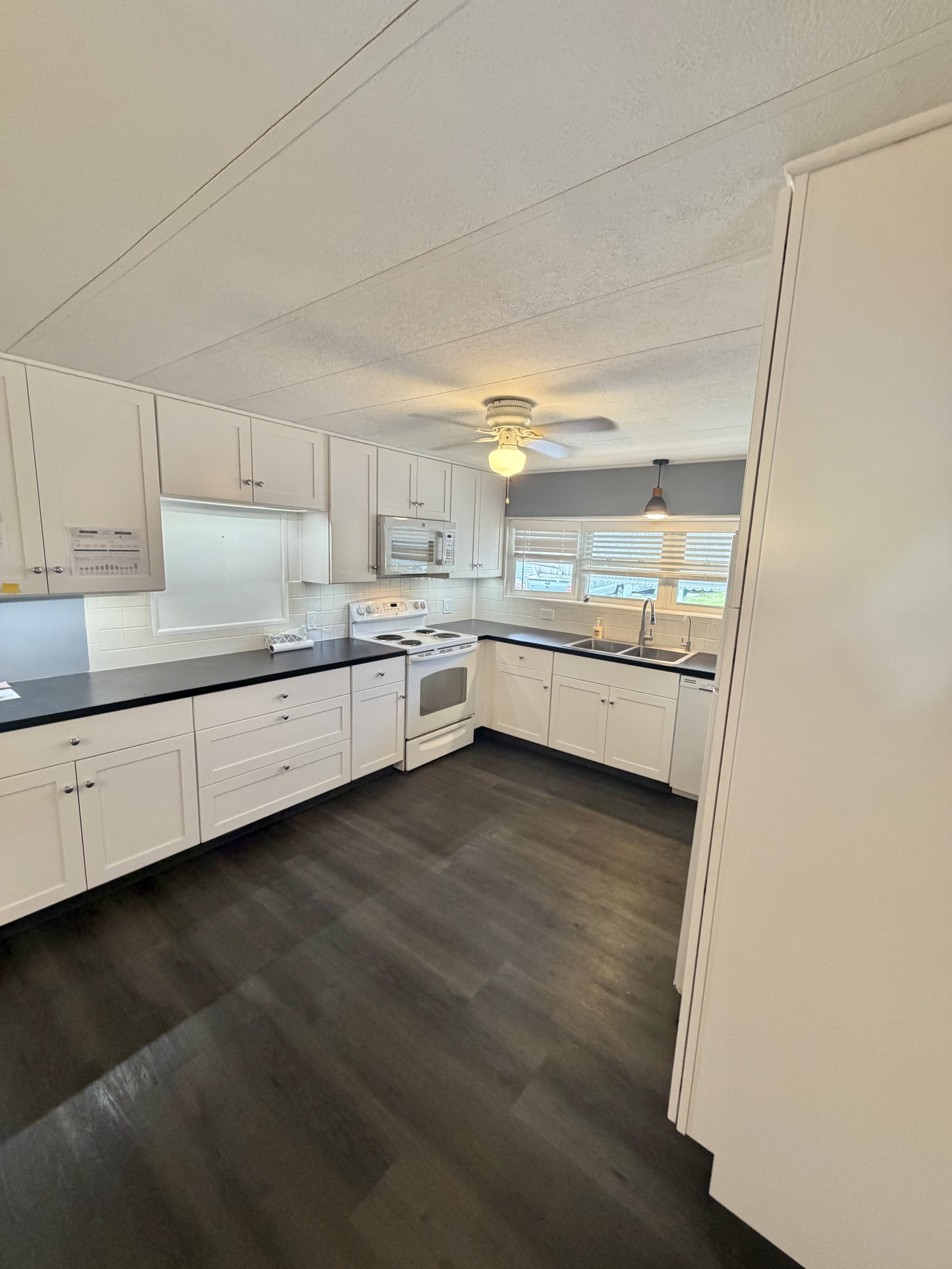 751 10th St E, Lot 200, Palmetto, Florida 34221, 2 Bedrooms Bedrooms, ,2 BathroomsBathrooms,55-Plus Mobile Home,For Sale,10th St E, Lot 200,4912
