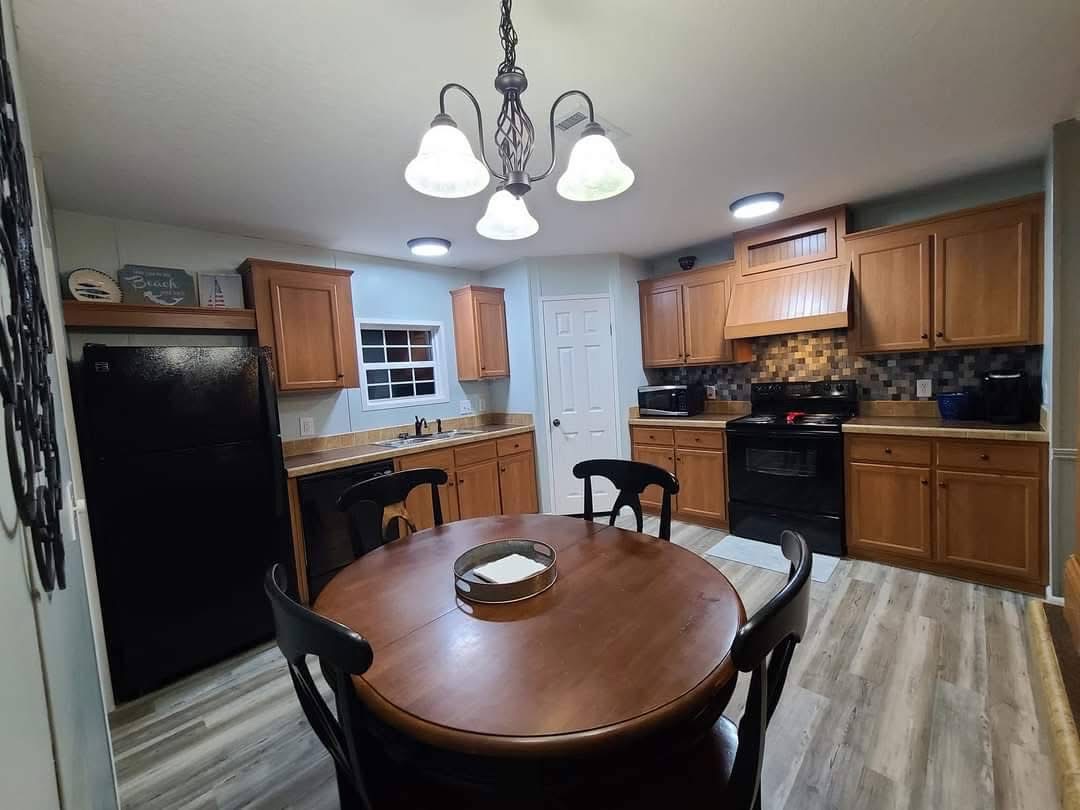 937 Antigua Ave W, Venice, Florida 34285, 3 Bedrooms Bedrooms, ,2 BathroomsBathrooms,55-Plus Mobile Home,For Sale,Antigua Ave W,4922