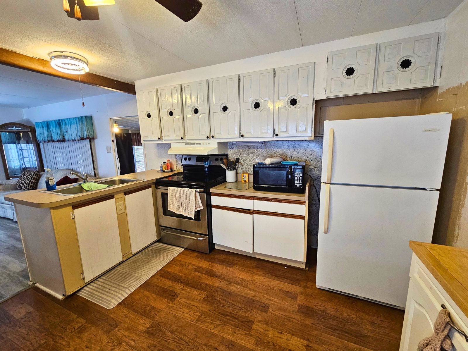 5110 14th St W, Lot 51, Bradenton, Florida 34207, 2 Bedrooms Bedrooms, ,1 BathroomBathrooms,55-Plus Mobile Home,For Sale,14th St W, Lot 51,4923