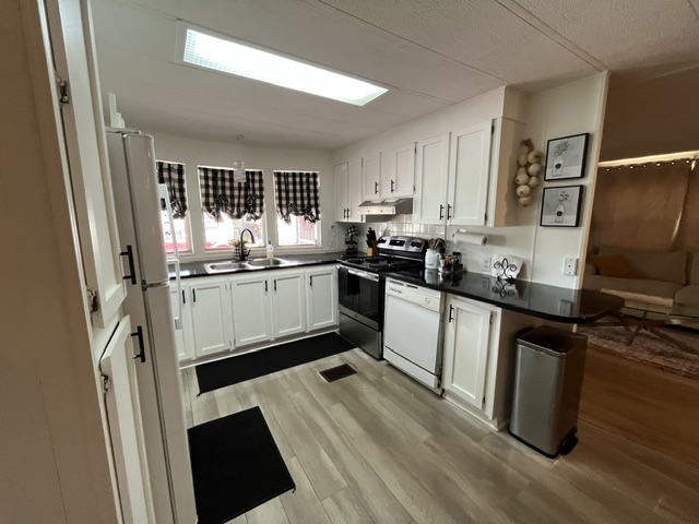 6700 150th Ave N, Lot 617, Clearwater, Florida 33764, 2 Bedrooms Bedrooms, ,2 BathroomsBathrooms,55-Plus Mobile Home,For Sale,150th Ave N, Lot 617,4925