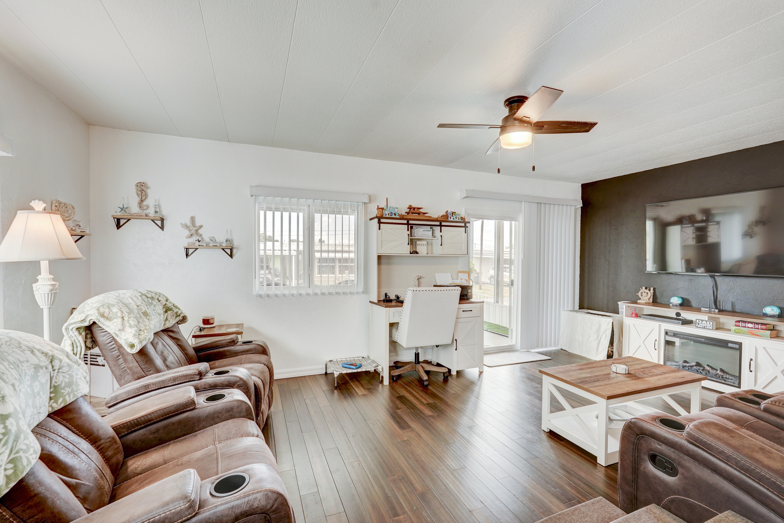 912 52nd Ave Ter W, Bradenton, Florida 34207, 2 Bedrooms Bedrooms, ,2 BathroomsBathrooms,55-Plus Mobile Home,For Sale,52nd Ave Ter W,4927