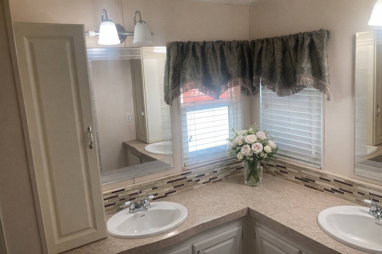 10005 King Oak Dr, Riverview, Florida 33569, 2 Bedrooms Bedrooms, ,2 BathroomsBathrooms,55-Plus Mobile Home,For Sale,King Oak Dr,4946
