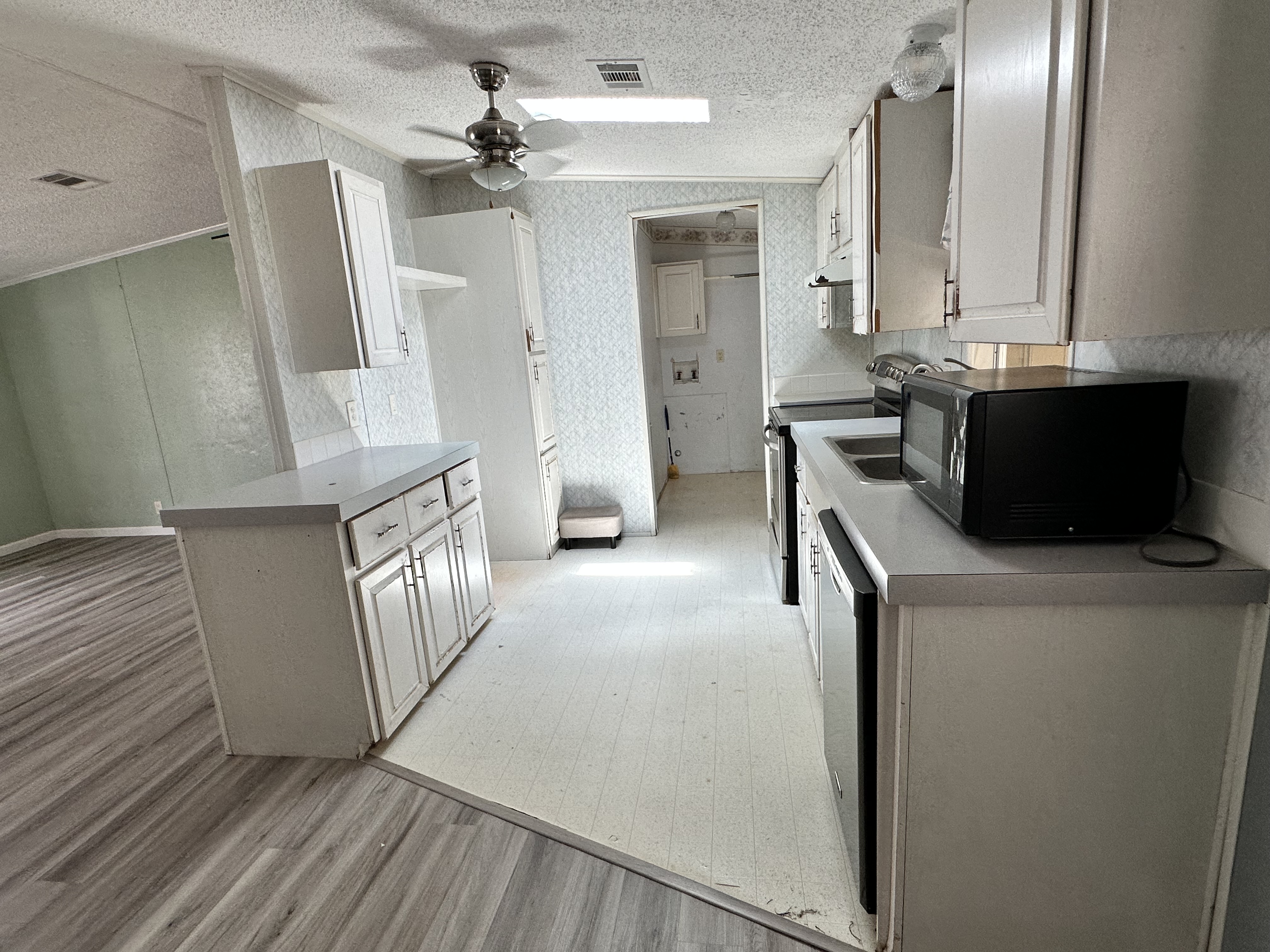 511 Camellia Drive, Fruitland Park, Florida 34731, 3 Bedrooms Bedrooms, ,2 BathroomsBathrooms,55-Plus Mobile Home,For Sale,Camellia Drive,4949