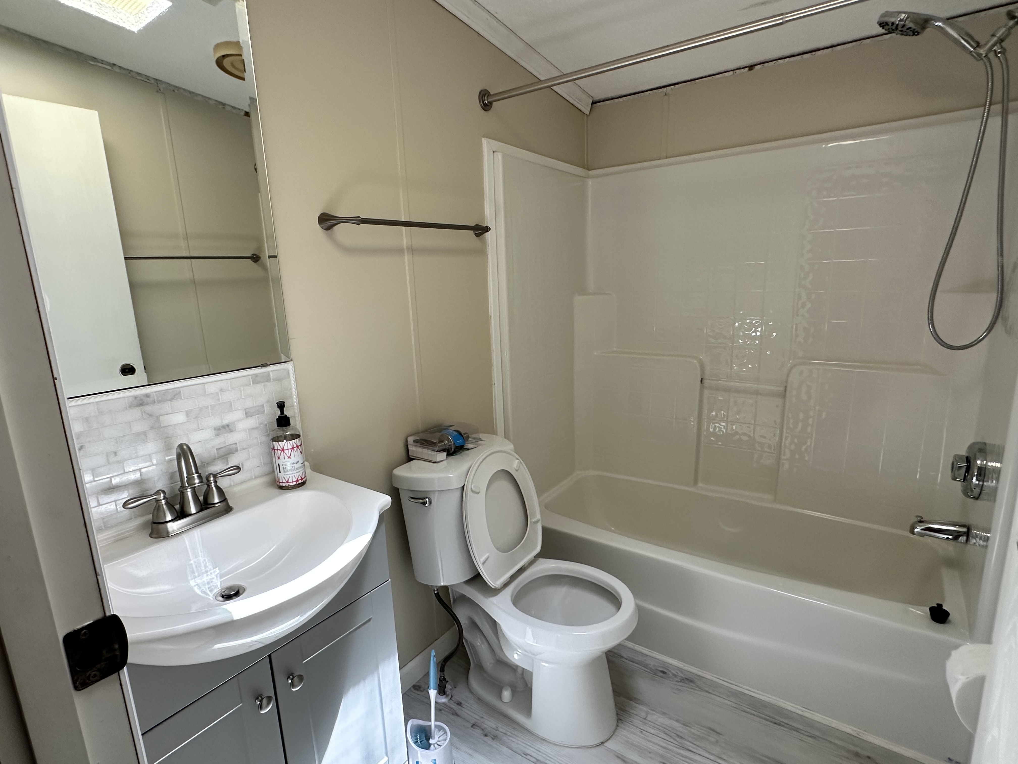 511 Camellia Drive, Fruitland Park, Florida 34731, 3 Bedrooms Bedrooms, ,2 BathroomsBathrooms,55-Plus Mobile Home,For Sale,Camellia Drive,4949