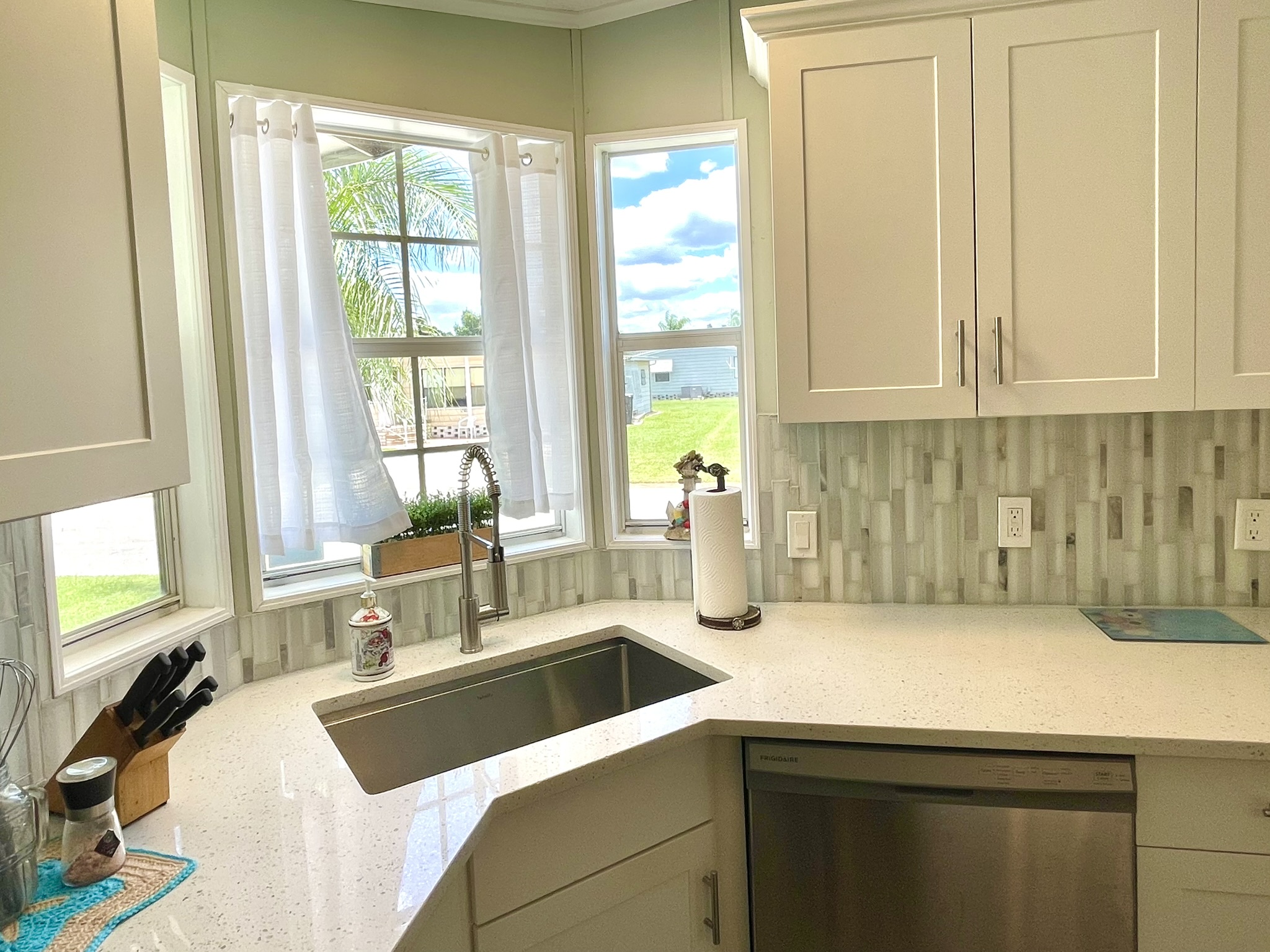 8212 Lemonwood Drive North, Ellenton, Florida 34222, 2 Bedrooms Bedrooms, ,2 BathroomsBathrooms,55-Plus Mobile Home,For Sale,Lemonwood Drive North,4951