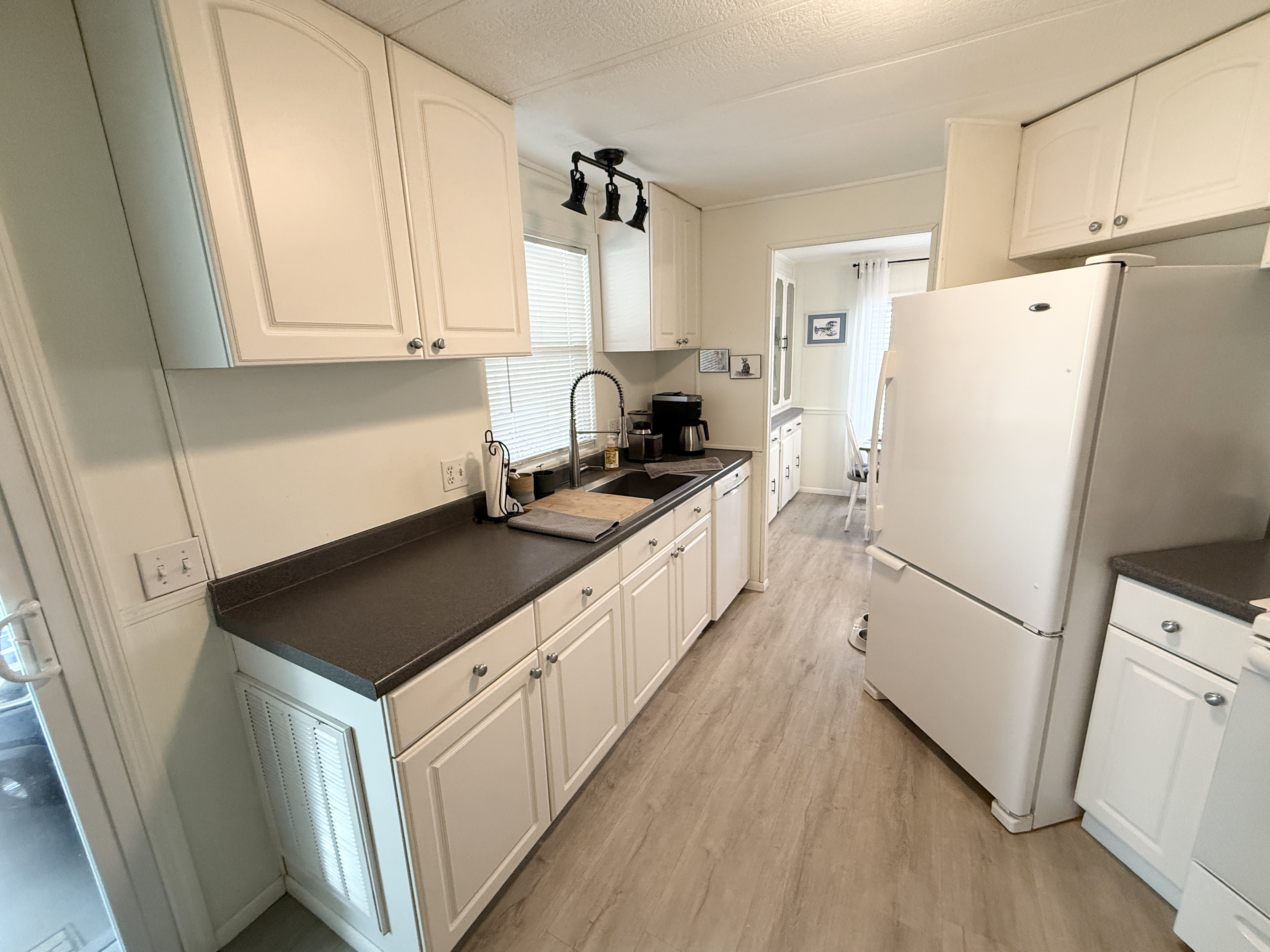 3113 St Rd 580, Lot 282, Safety Harbor, Florida 34695, 2 Bedrooms Bedrooms, ,2 BathroomsBathrooms,55-Plus Mobile Home,For Sale,St Rd 580, Lot 282,4965