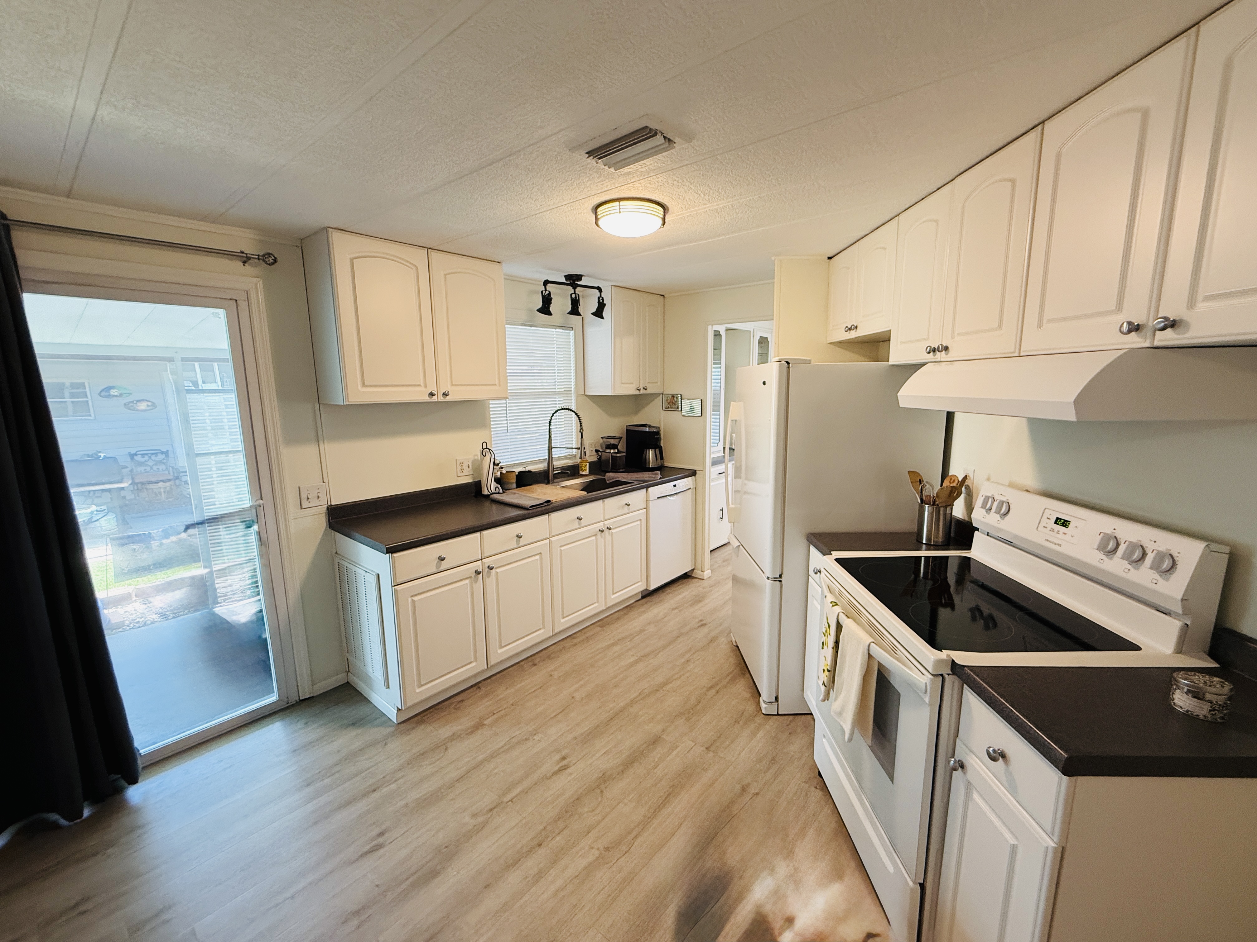 3113 St Rd 580, Lot 282, Safety Harbor, Florida 34695, 2 Bedrooms Bedrooms, ,2 BathroomsBathrooms,55-Plus Mobile Home,For Sale,St Rd 580, Lot 282,4965