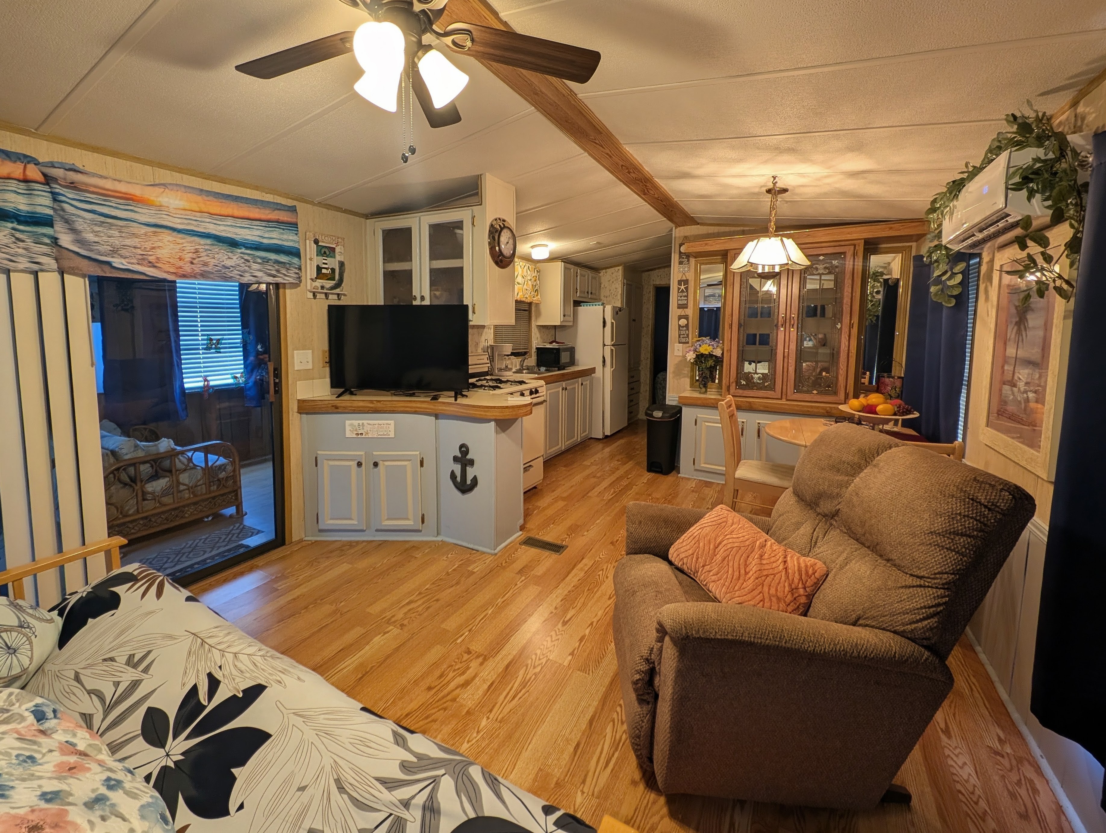 4130 Kahuna Ct, Ruskin, Florida 33570, 1 Bedroom Bedrooms, ,1 BathroomBathrooms,All - Age Mobile Home,For Sale,Kahuna Ct,4978