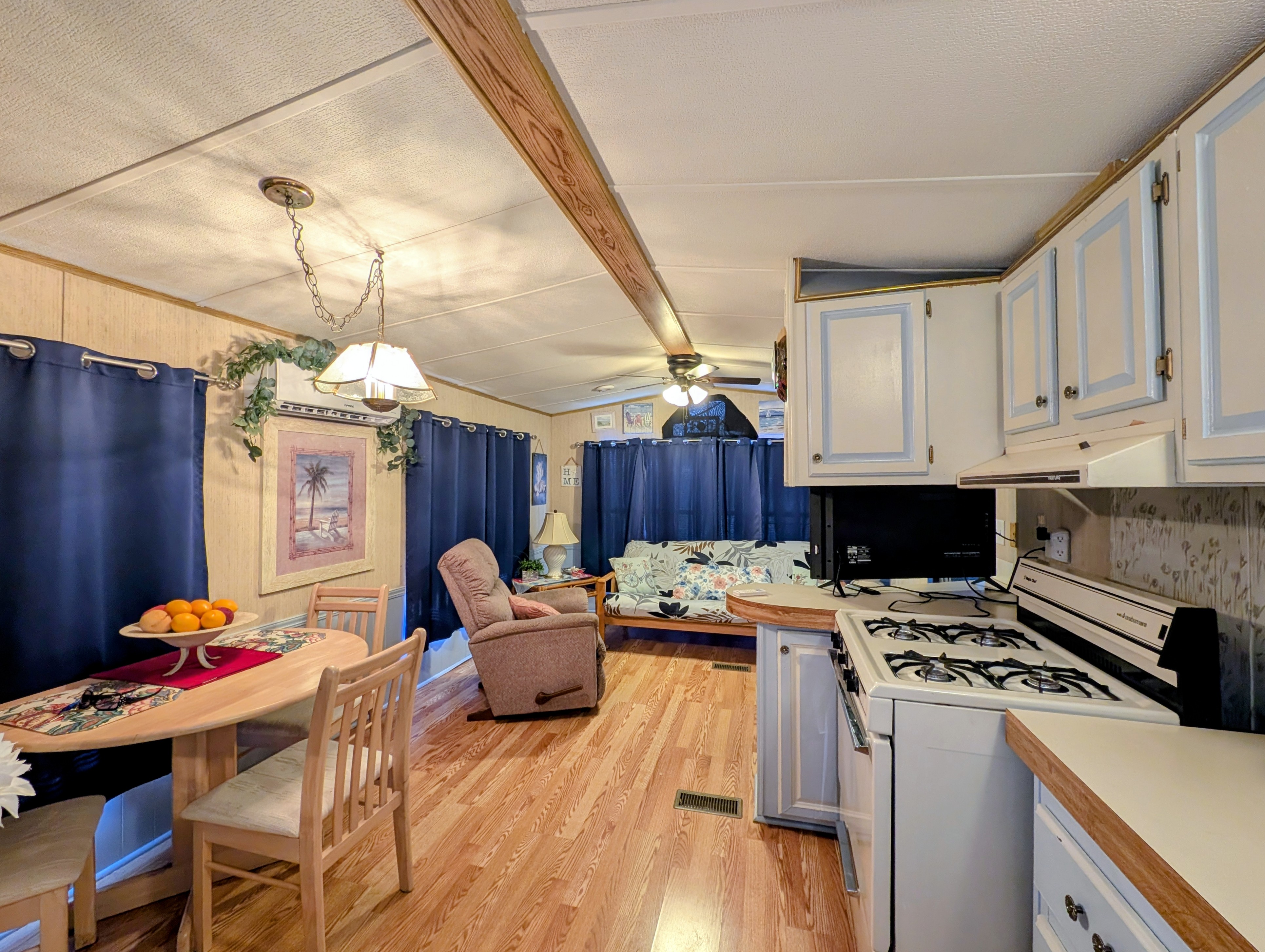 4130 Kahuna Ct, Ruskin, Florida 33570, 1 Bedroom Bedrooms, ,1 BathroomBathrooms,All - Age Mobile Home,For Sale,Kahuna Ct,4978