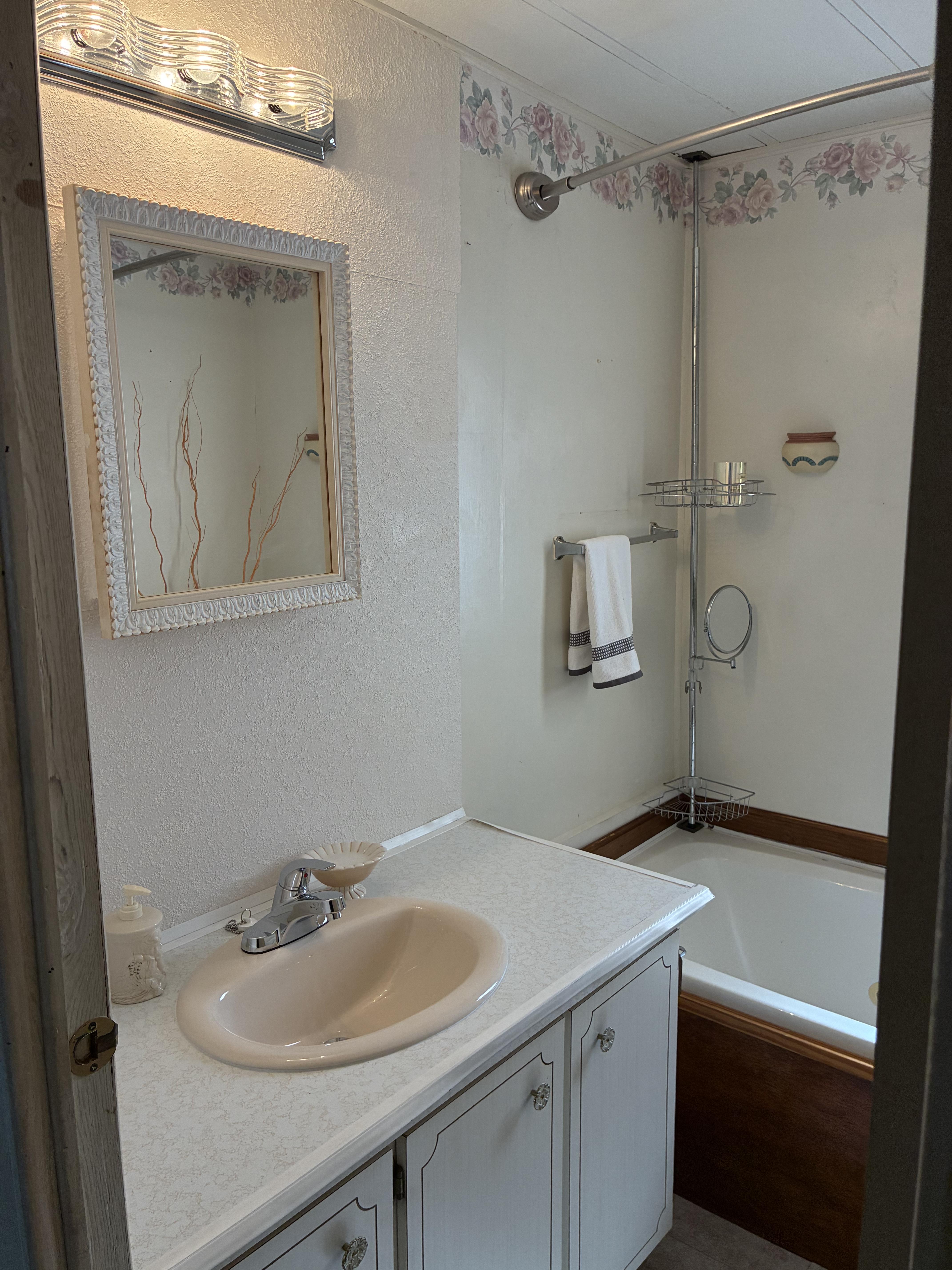 7403 46th Ave N, Lot 70, St Petersburg, Florida 33709, 2 Bedrooms Bedrooms, ,2 BathroomsBathrooms,55-Plus Mobile Home,For Sale,46th Ave N, Lot 70,4985