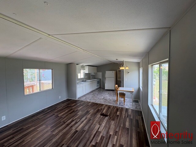 4900 SE 102nd Pl, Lot 134, Belleview, Florida 34420, 2 Bedrooms Bedrooms, ,1.5 BathroomsBathrooms,55-Plus Mobile Home,For Sale,SE 102nd Pl, Lot 134,4996