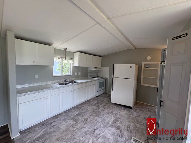 4900 SE 102nd Pl, Lot 134, Belleview, Florida 34420, 2 Bedrooms Bedrooms, ,1.5 BathroomsBathrooms,55-Plus Mobile Home,For Sale,SE 102nd Pl, Lot 134,4996