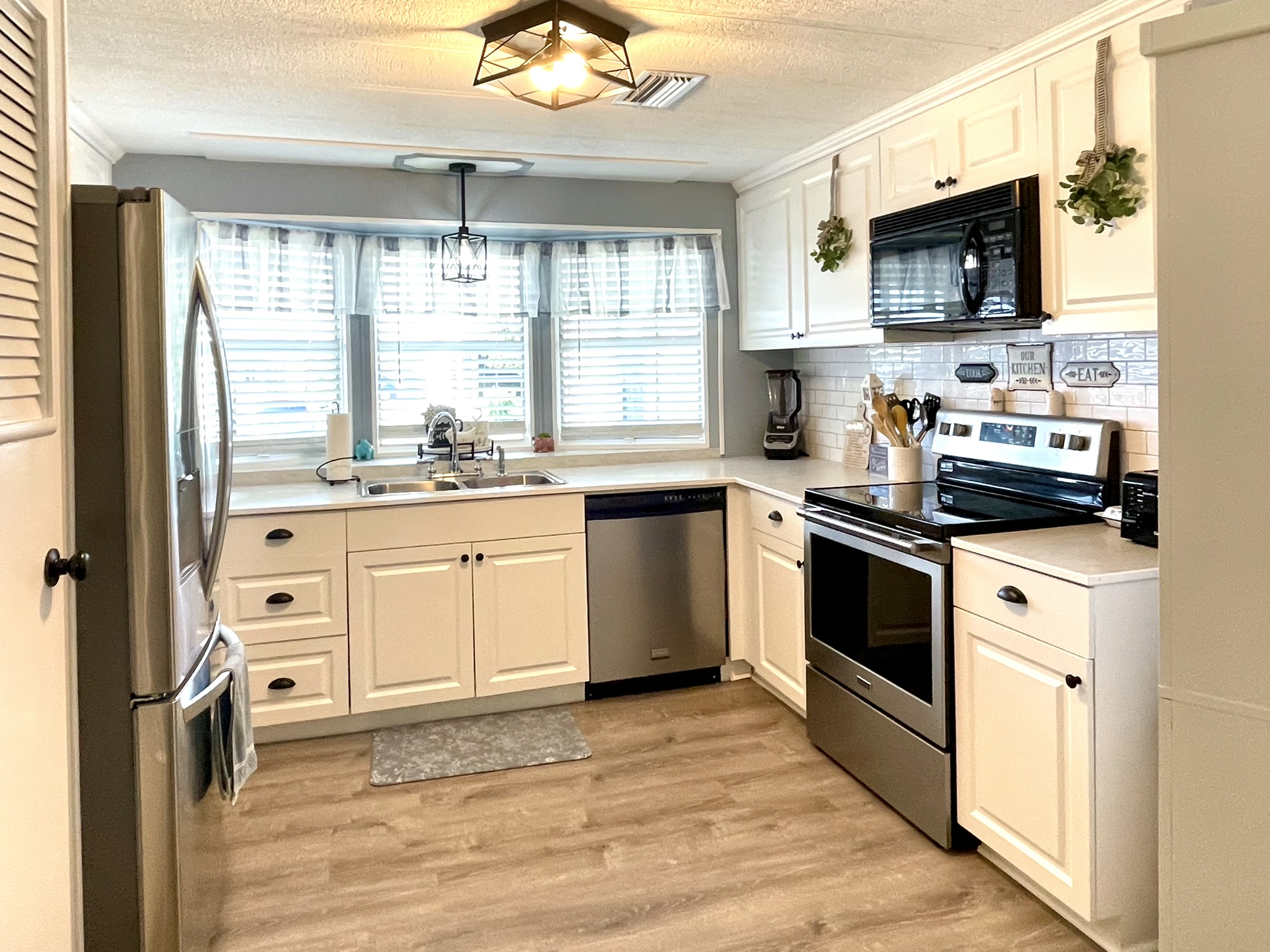 7703 Laurel Way, Ellenton, Florida 34222, 2 Bedrooms Bedrooms, ,2 BathroomsBathrooms,55-Plus Mobile Home,For Sale,Laurel Way,5003