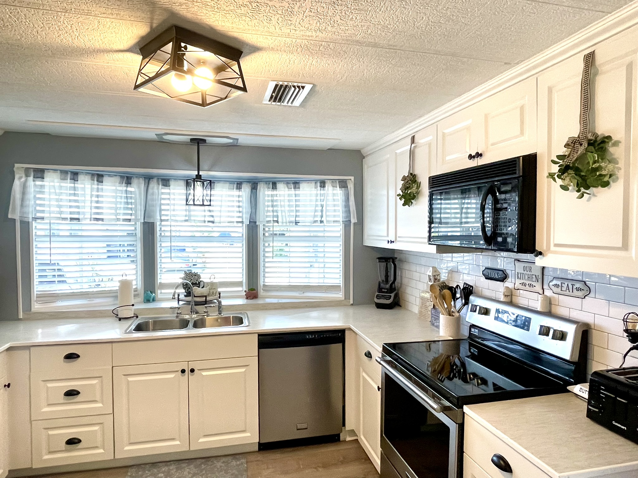 7703 Laurel Way, Ellenton, Florida 34222, 2 Bedrooms Bedrooms, ,2 BathroomsBathrooms,55-Plus Mobile Home,For Sale,Laurel Way,5003