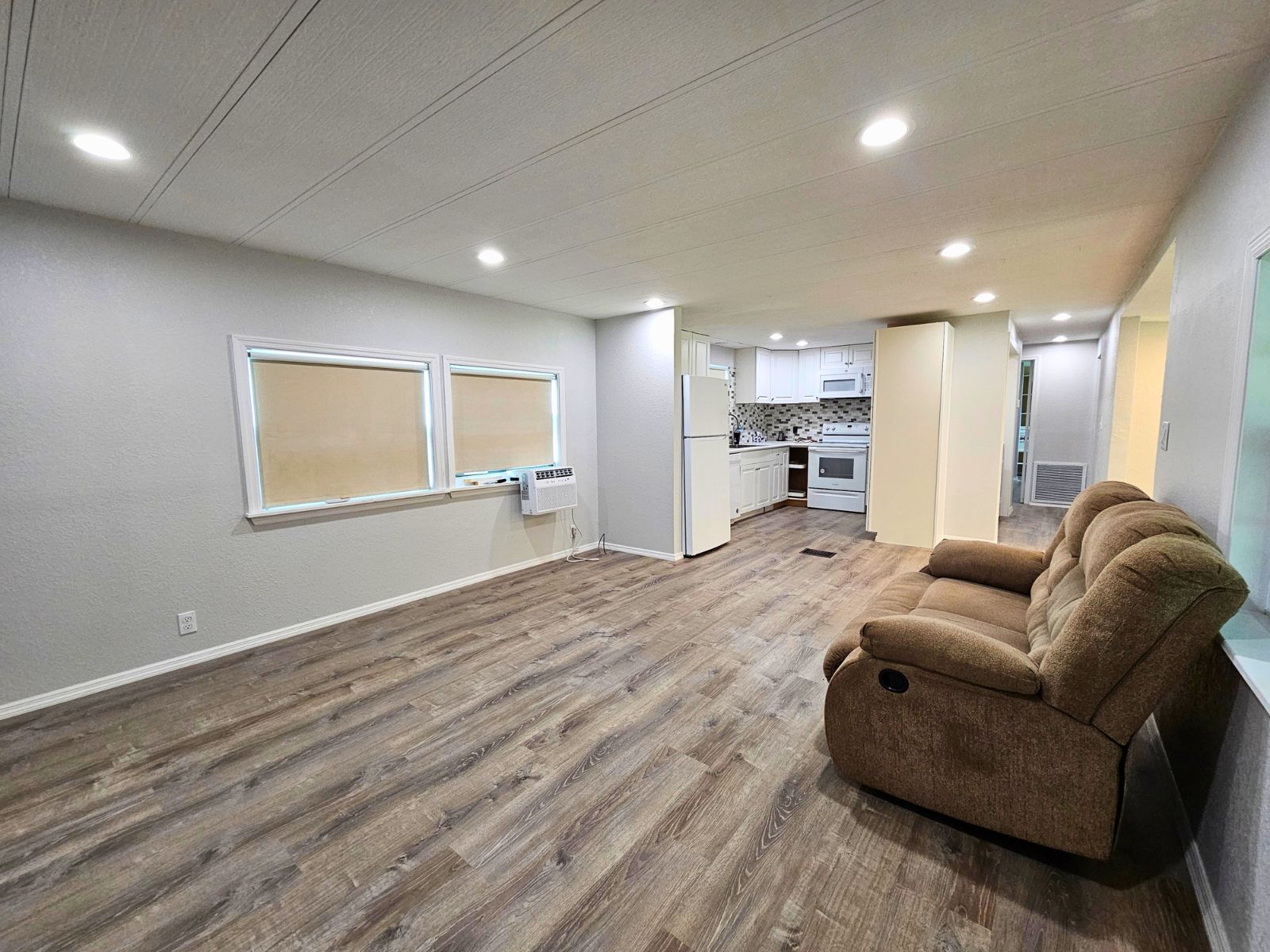 162 Durham Circle, Kissimmee, Florida 34746, 3 Bedrooms Bedrooms, ,2 BathroomsBathrooms,All - Age Mobile Home,For Sale,Durham Circle,5016