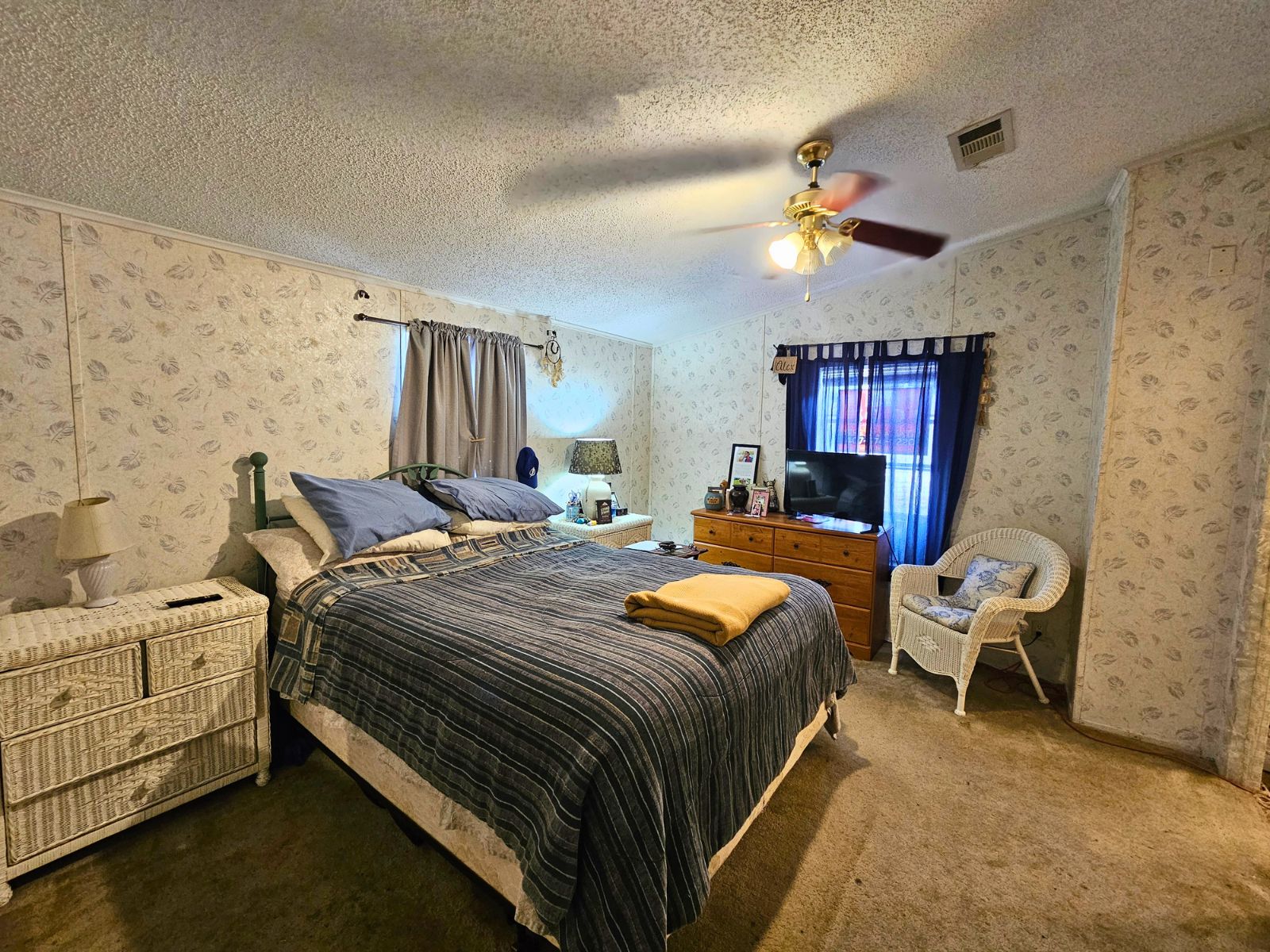 37901 Lake Gilbert Circle, Dade City, Florida 33525, 3 Bedrooms Bedrooms, ,2 BathroomsBathrooms,55-Plus Mobile Home,For Sale,Lake Gilbert Circle,5019