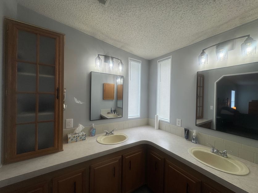 9709 Rosario Drive, Parrish, Florida 34219, 2 Bedrooms Bedrooms, ,2 BathroomsBathrooms,55-Plus Mobile Home,For Sale,Rosario Drive,5046