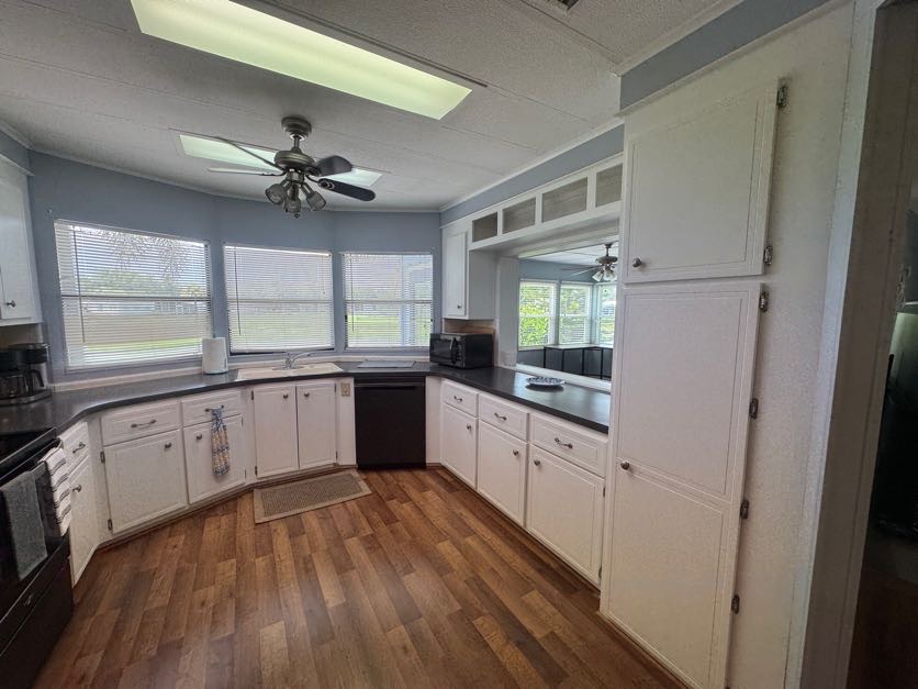 8004 Lakeview Drive N, Ellenton, Florida 34222, 2 Bedrooms Bedrooms, ,2 BathroomsBathrooms,55-Plus Mobile Home,For Sale,Lakeview Drive N,5047