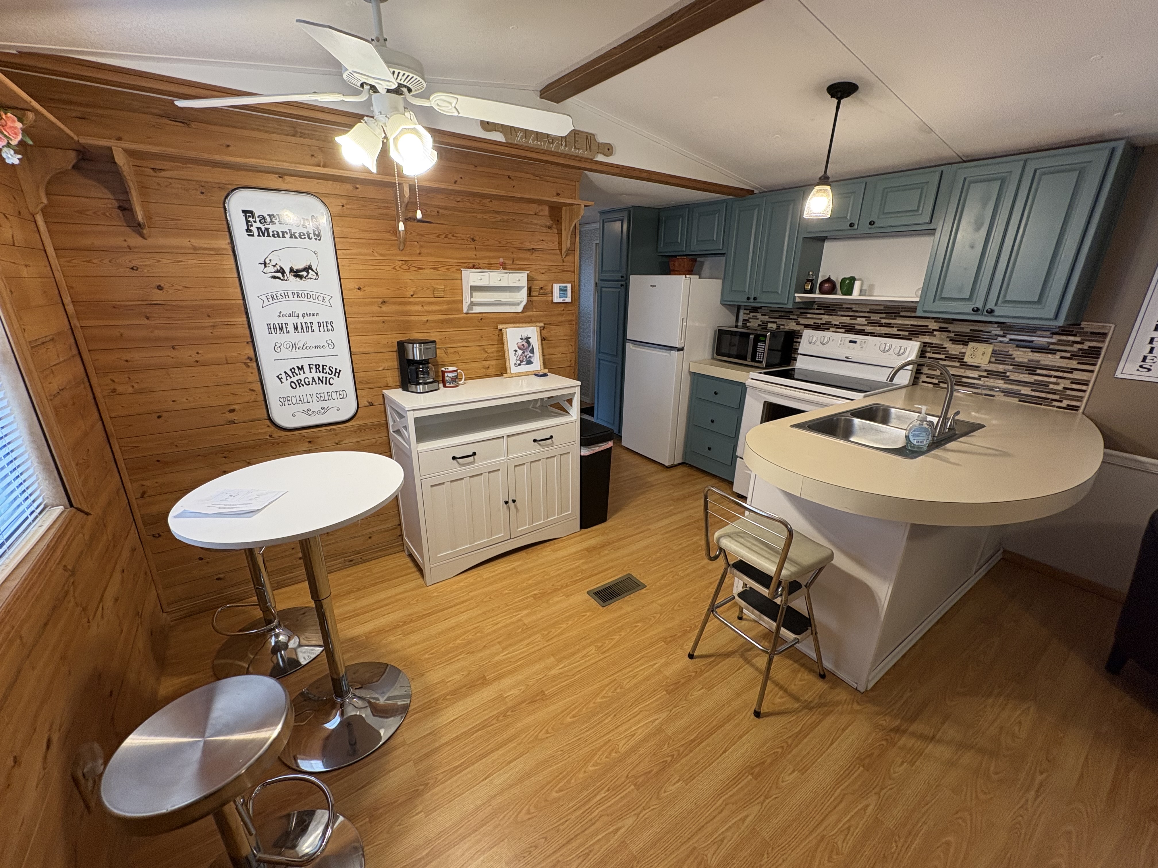 19 Lake Griffin Dr, Lot 10, Fruitland Park, Florida 34731, 2 Bedrooms Bedrooms, ,1 BathroomBathrooms,55-Plus Mobile Home,For Sale,Lake Griffin Dr, Lot 10,5051
