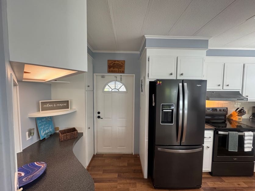 8004 Lakeview Drive N, Ellenton, Florida 34222, 2 Bedrooms Bedrooms, ,2 BathroomsBathrooms,55-Plus Mobile Home,For Sale,Lakeview Drive N,5054