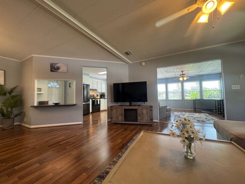 8004 Lakeview Drive N, Ellenton, Florida 34222, 2 Bedrooms Bedrooms, ,2 BathroomsBathrooms,55-Plus Mobile Home,For Sale,Lakeview Drive N,5054