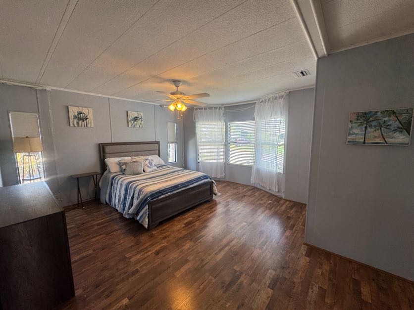 8004 Lakeview Drive N, Ellenton, Florida 34222, 2 Bedrooms Bedrooms, ,2 BathroomsBathrooms,55-Plus Mobile Home,For Sale,Lakeview Drive N,5054