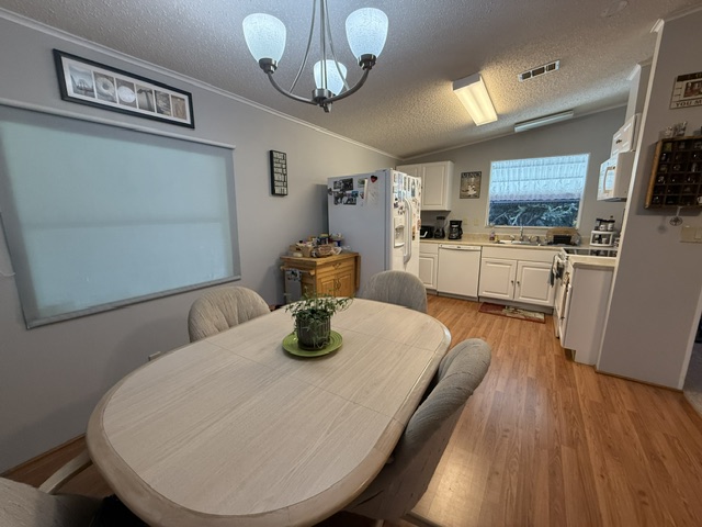 100 Hampton Rd, Lot 231, Clearwater, Florida 33759, 2 Bedrooms Bedrooms, ,2 BathroomsBathrooms,55-Plus Mobile Home,For Sale,Hampton Rd, Lot 231,5067