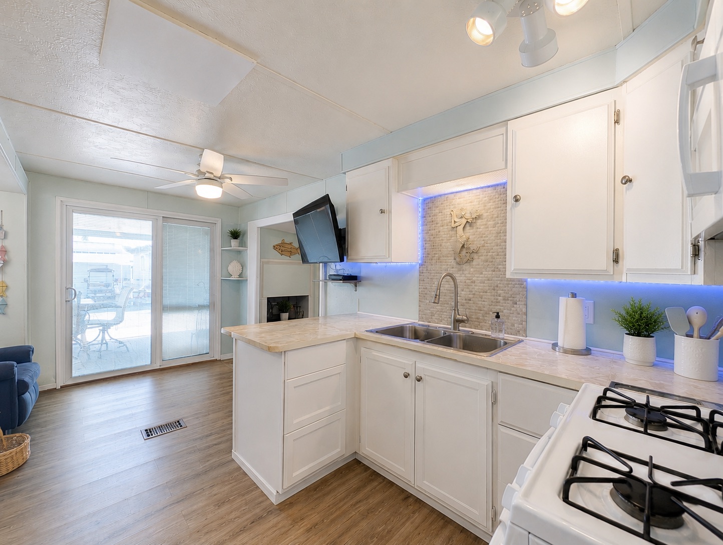 2206 Chaney Dr, Lot 435, Ruskin, Florida 33570, 1 Bedroom Bedrooms, ,2 BathroomsBathrooms,55-Plus Mobile Home,For Sale,Chaney Dr, Lot 435,5070