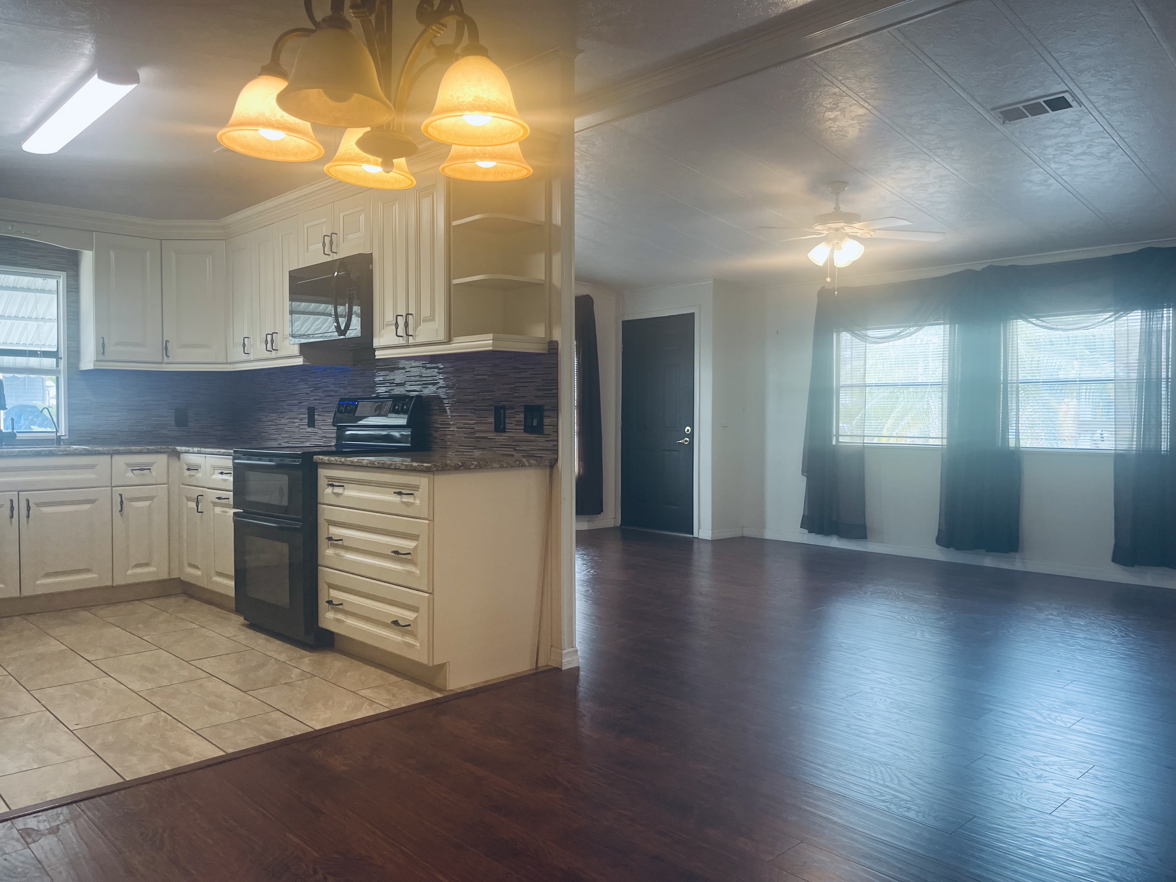 100 Hampton Road, Lot 155, Clearwater, Florida 33759, 2 Bedrooms Bedrooms, ,2 BathroomsBathrooms,55-Plus Mobile Home,For Sale,Hampton Road, Lot 155,5071