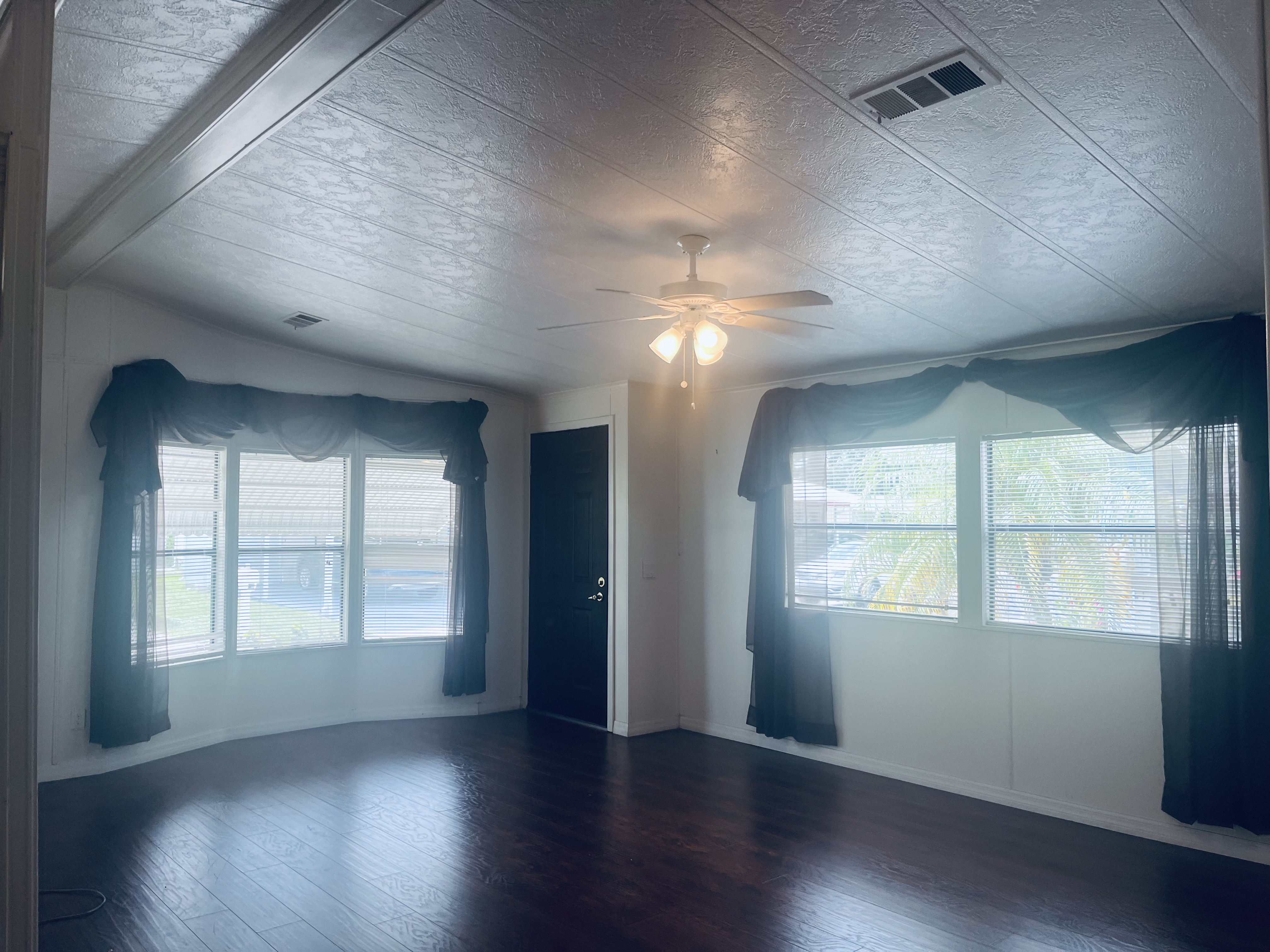 100 Hampton Road, Lot 155, Clearwater, Florida 33759, 2 Bedrooms Bedrooms, ,2 BathroomsBathrooms,55-Plus Mobile Home,For Sale,Hampton Road, Lot 155,5071