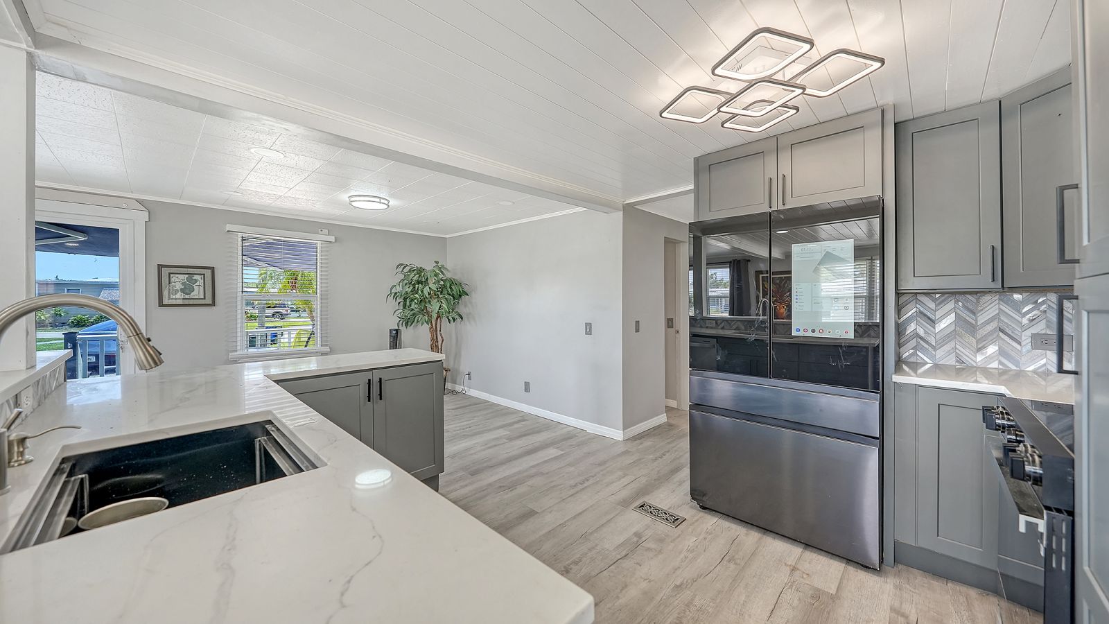 3901 Bahia Vista St, Lot 133, Sarasota, Florida 34232, 2 Bedrooms Bedrooms, ,2 BathroomsBathrooms,55-Plus Mobile Home,For Sale,Bahia Vista St, Lot 133,5078