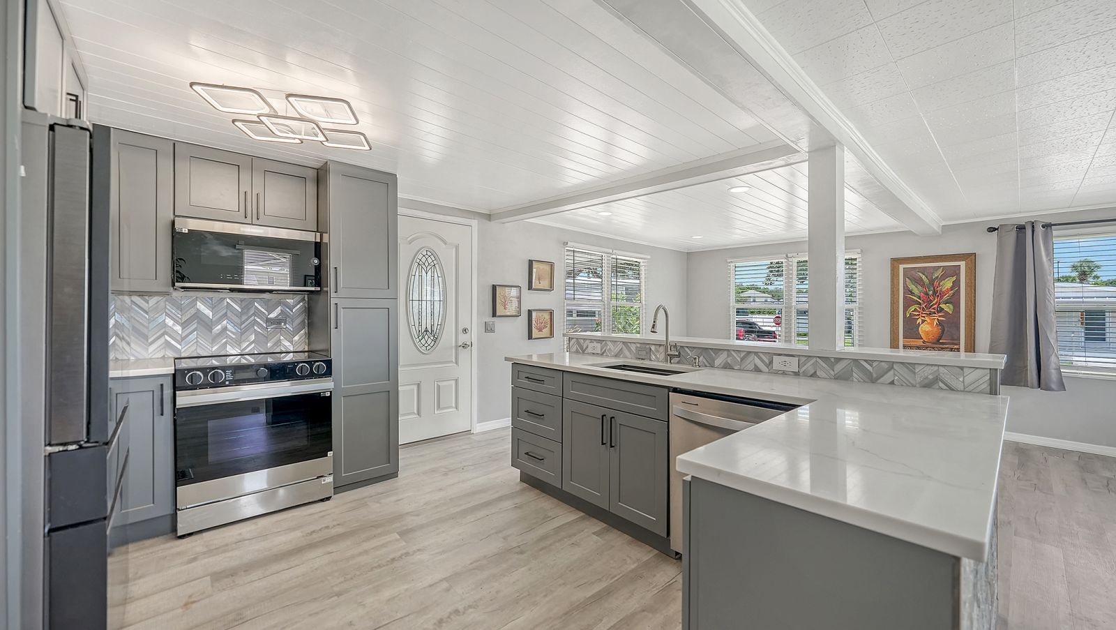 3901 Bahia Vista St, Lot 133, Sarasota, Florida 34232, 2 Bedrooms Bedrooms, ,2 BathroomsBathrooms,55-Plus Mobile Home,For Sale,Bahia Vista St, Lot 133,5078