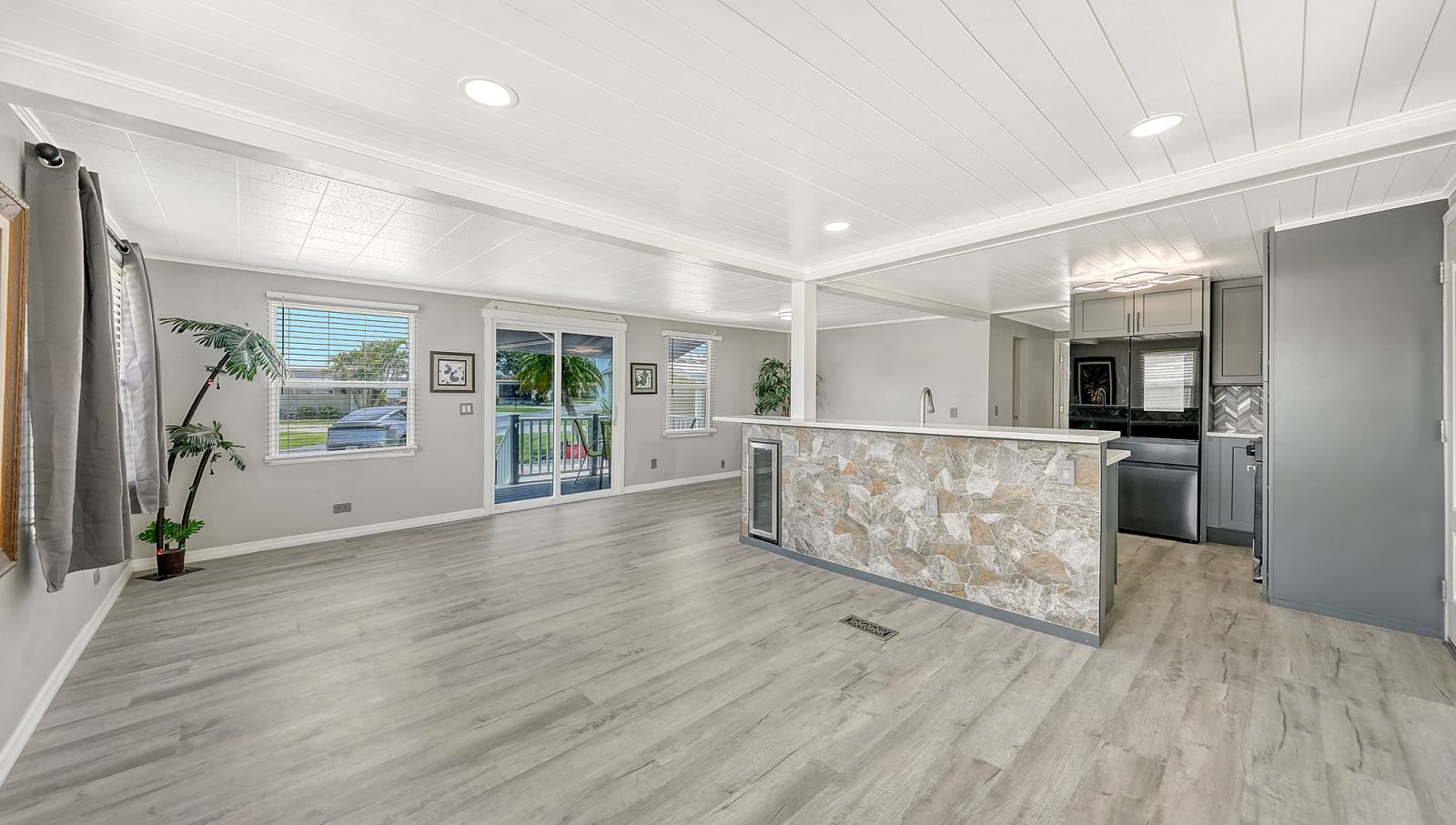 3901 Bahia Vista St, Lot 133, Sarasota, Florida 34232, 2 Bedrooms Bedrooms, ,2 BathroomsBathrooms,55-Plus Mobile Home,For Sale,Bahia Vista St, Lot 133,5078