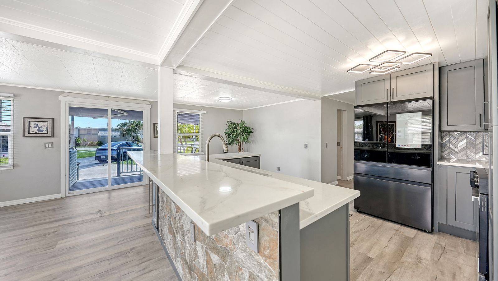 3901 Bahia Vista St, Lot 133, Sarasota, Florida 34232, 2 Bedrooms Bedrooms, ,2 BathroomsBathrooms,55-Plus Mobile Home,For Sale,Bahia Vista St, Lot 133,5078