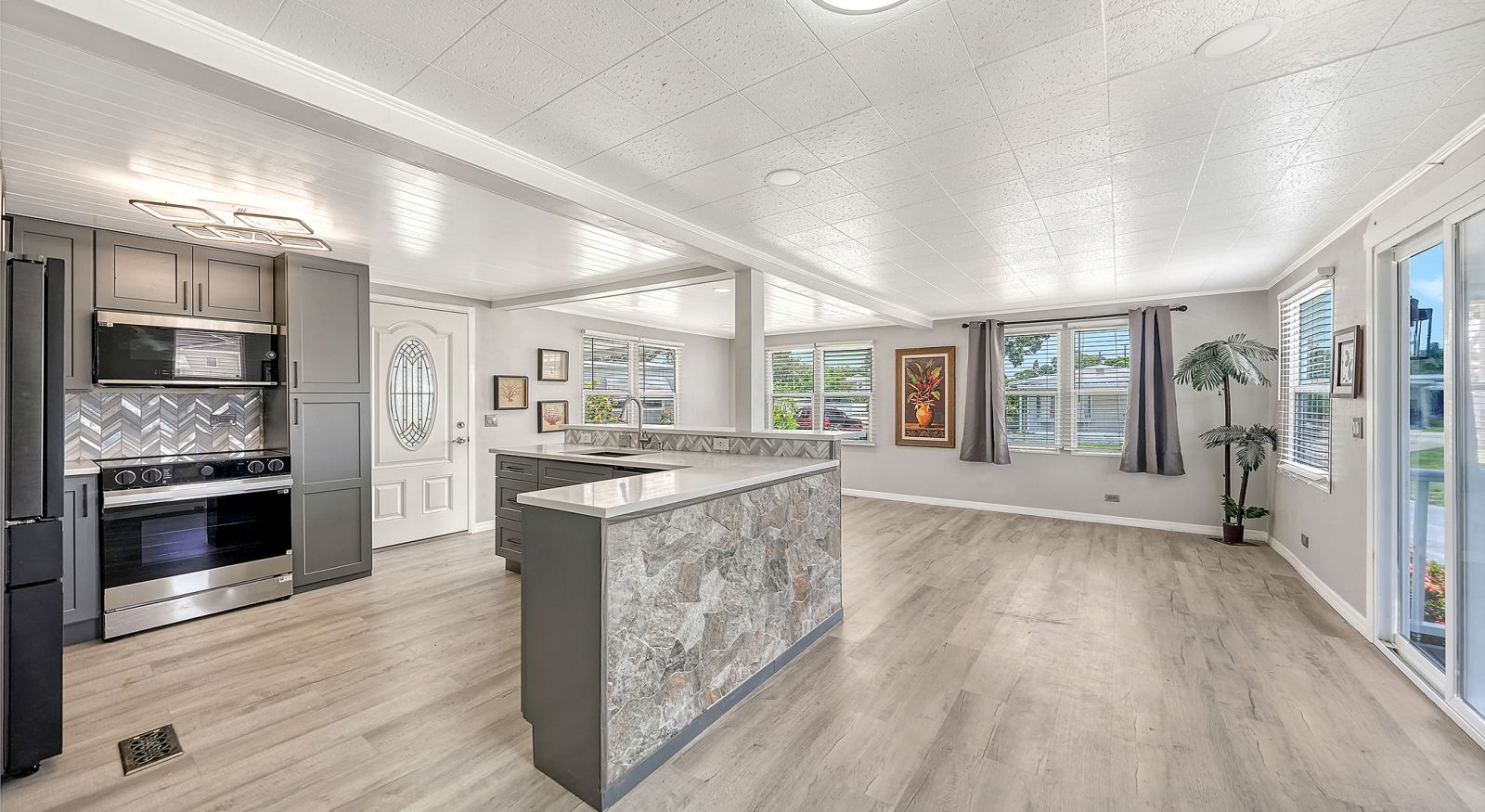 3901 Bahia Vista St, Lot 133, Sarasota, Florida 34232, 2 Bedrooms Bedrooms, ,2 BathroomsBathrooms,55-Plus Mobile Home,For Sale,Bahia Vista St, Lot 133,5078