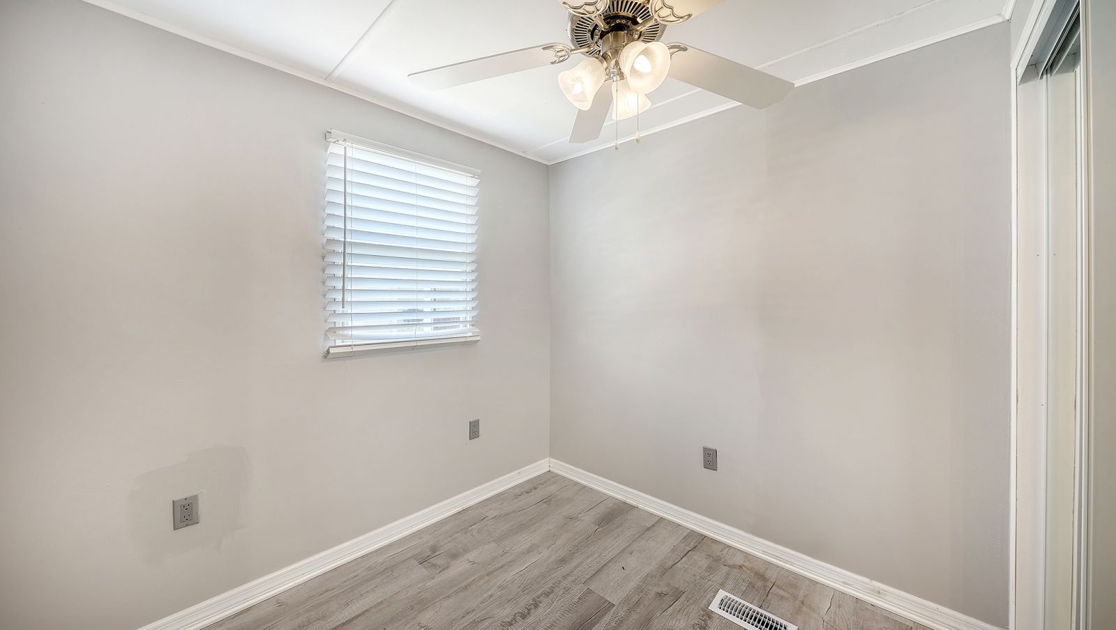 3901 Bahia Vista St, Lot 133, Sarasota, Florida 34232, 2 Bedrooms Bedrooms, ,2 BathroomsBathrooms,55-Plus Mobile Home,For Sale,Bahia Vista St, Lot 133,5078