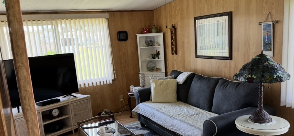 40 East Road, Palmetto, Florida 34221, 2 Bedrooms Bedrooms, ,1.5 BathroomsBathrooms,55-Plus Mobile Home,For Sale,East Road,5088