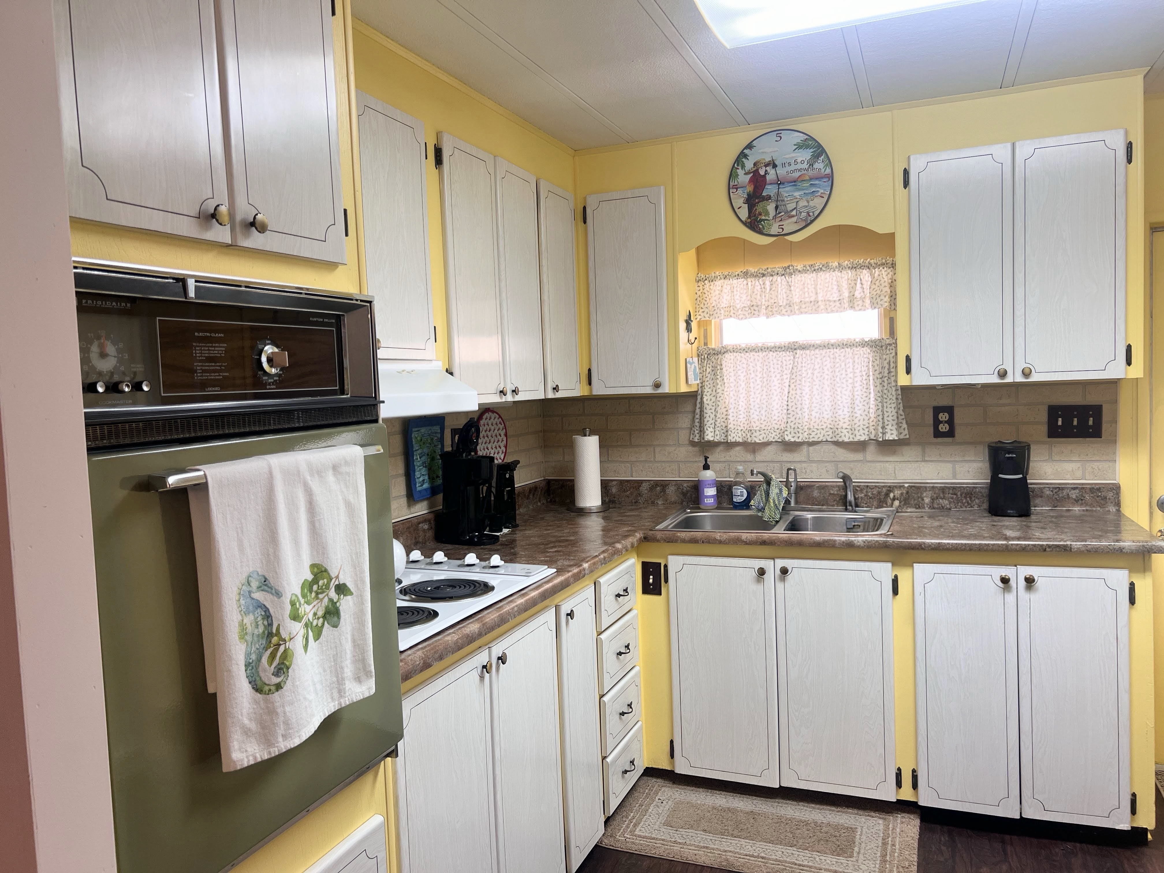 3 Flores Dr, Palmetto, Florida 34221, 2 Bedrooms Bedrooms, ,2 BathroomsBathrooms,55-Plus Mobile Home,For Sale,Flores Dr,5093