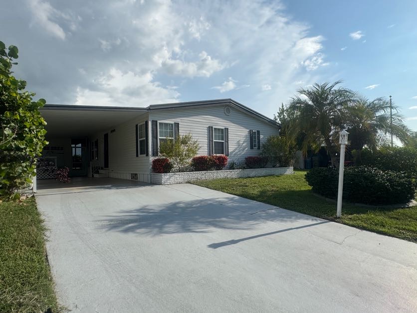 37901 Lake Gilbert Circle, Dade City, Florida 33525, 3 Bedrooms Bedrooms, ,2 BathroomsBathrooms,55-Plus Mobile Home,For Sale,Lake Gilbert Circle,5125